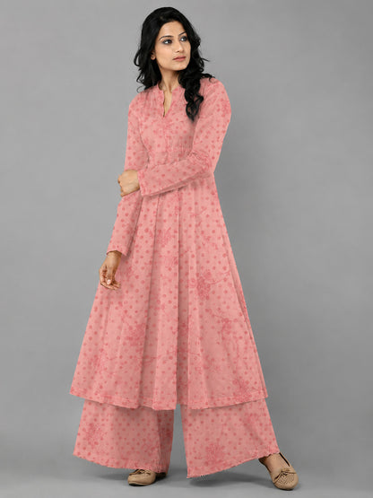 Woman wearing a pink traditional outfit with a gray background