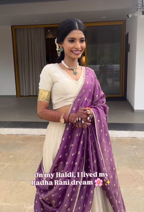 Akansha  Sodani wearing KC Creations fabric